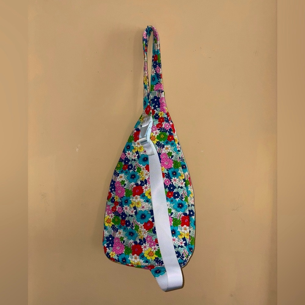 Vera Bradley Essential Compact Sling Bag Far Out Floral - Picture 2 of 6